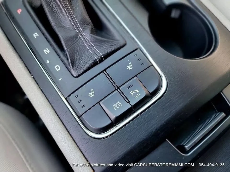 2016 Kia Carnival - Image 17 of 19