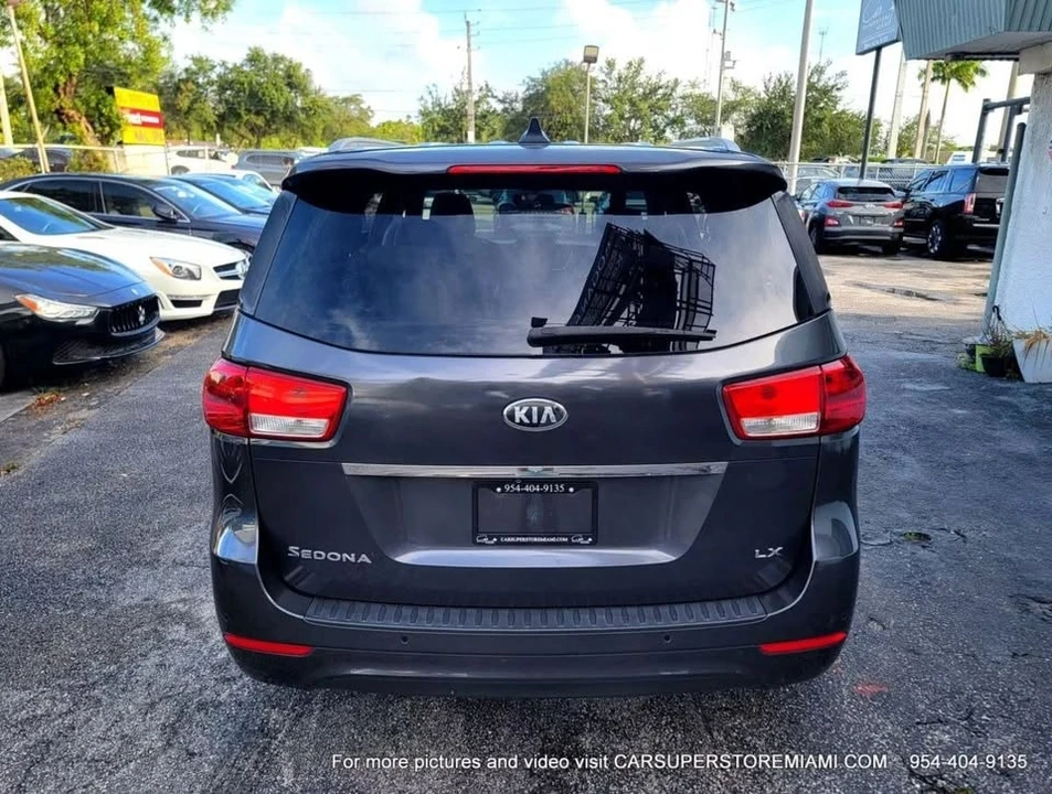 2016 Kia Carnival - Image 5 of 19