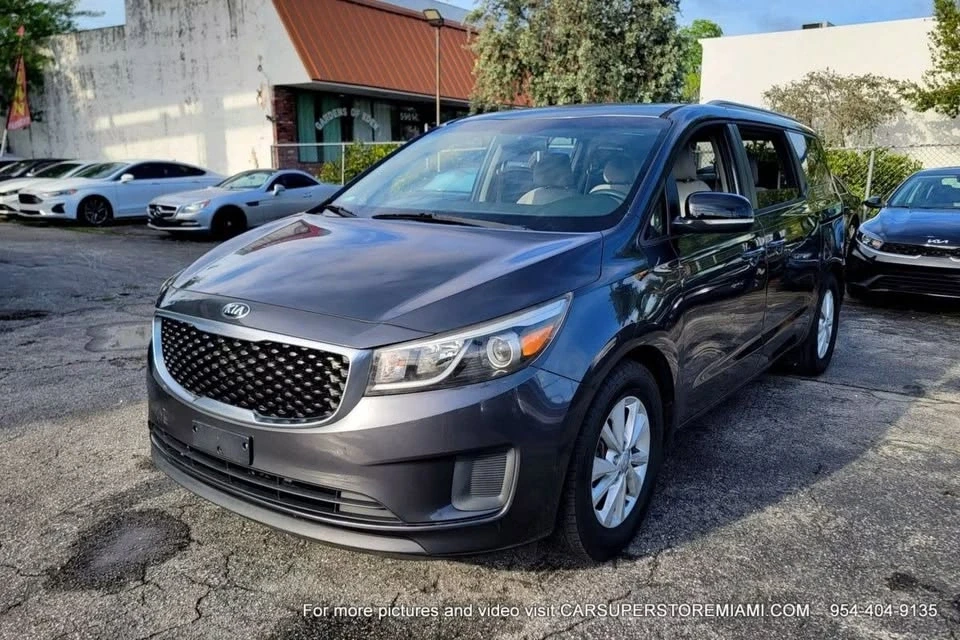 2016 Kia Carnival - Image 8 of 19