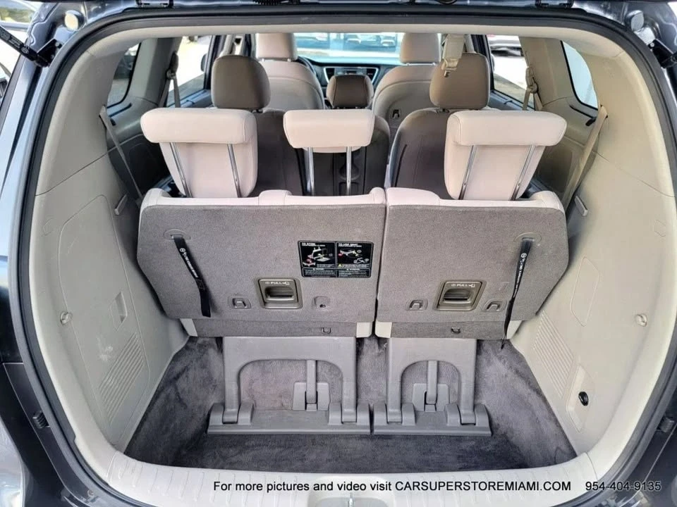2016 Kia Carnival - Image 18 of 19