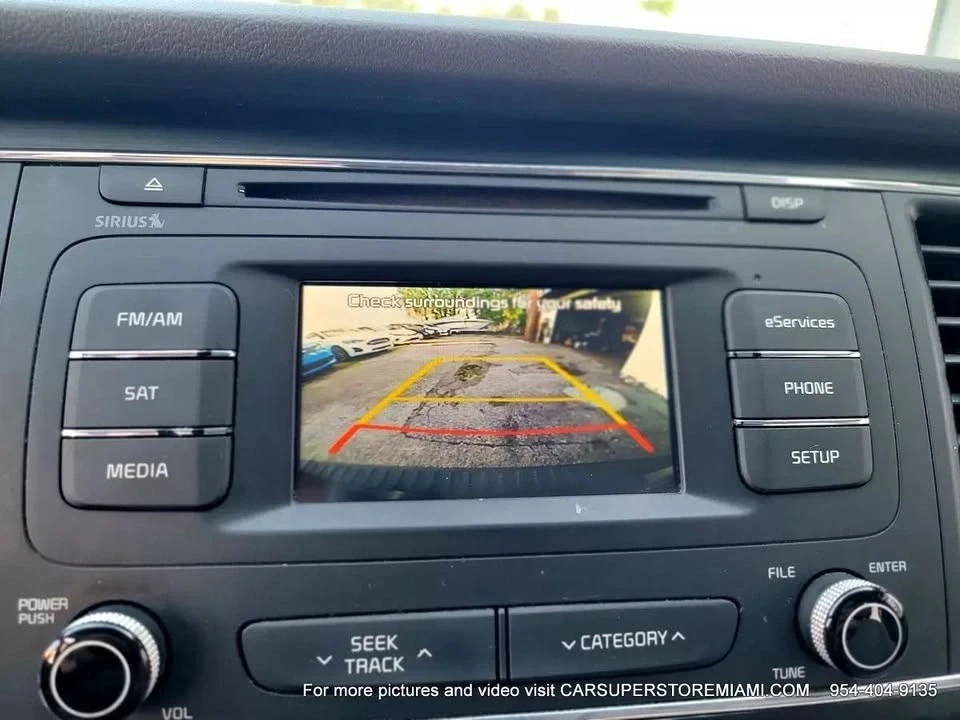 2016 Kia Carnival - Image 14 of 19