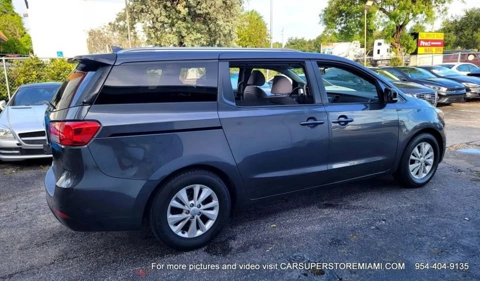 2016 Kia Carnival - Image 4 of 19