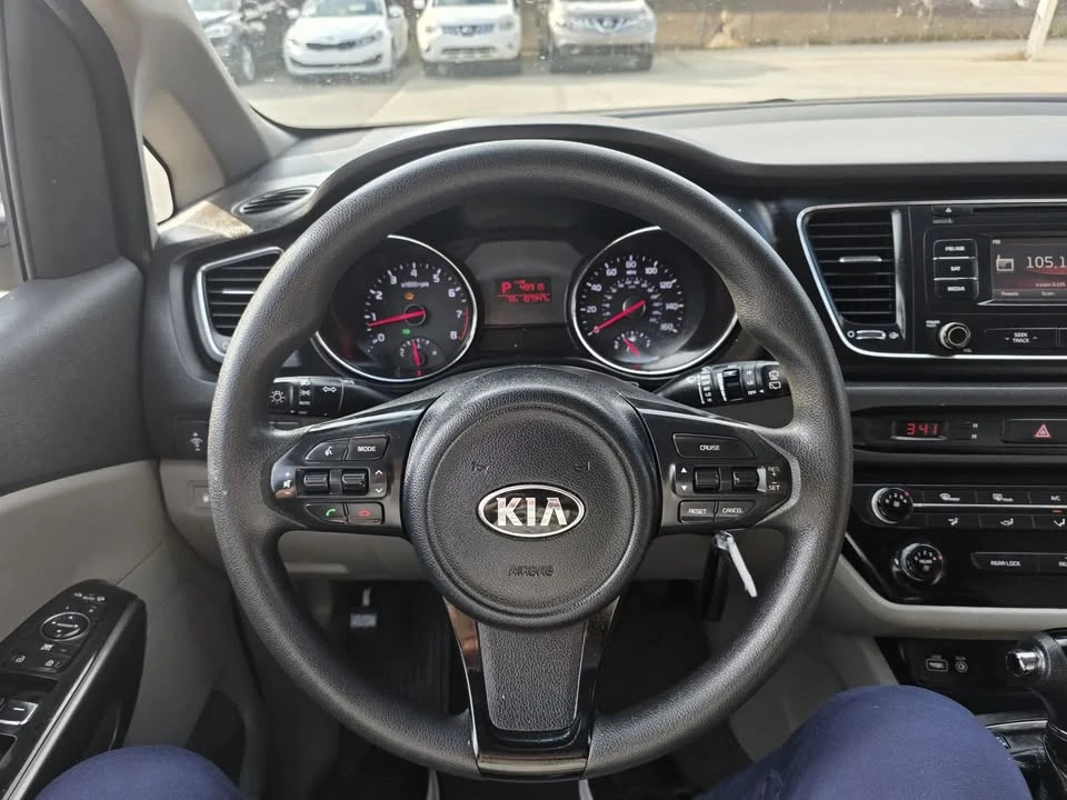 2016 Kia Carnival - Image 10 of 18