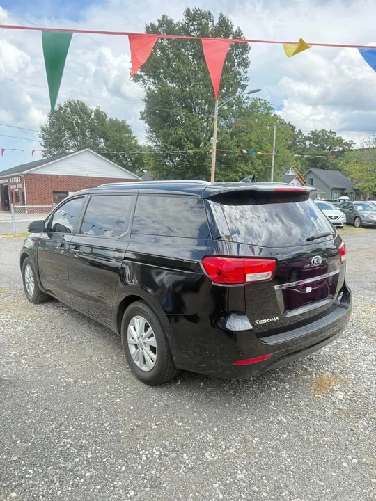 2016 Kia Carnival - Image 4 of 16