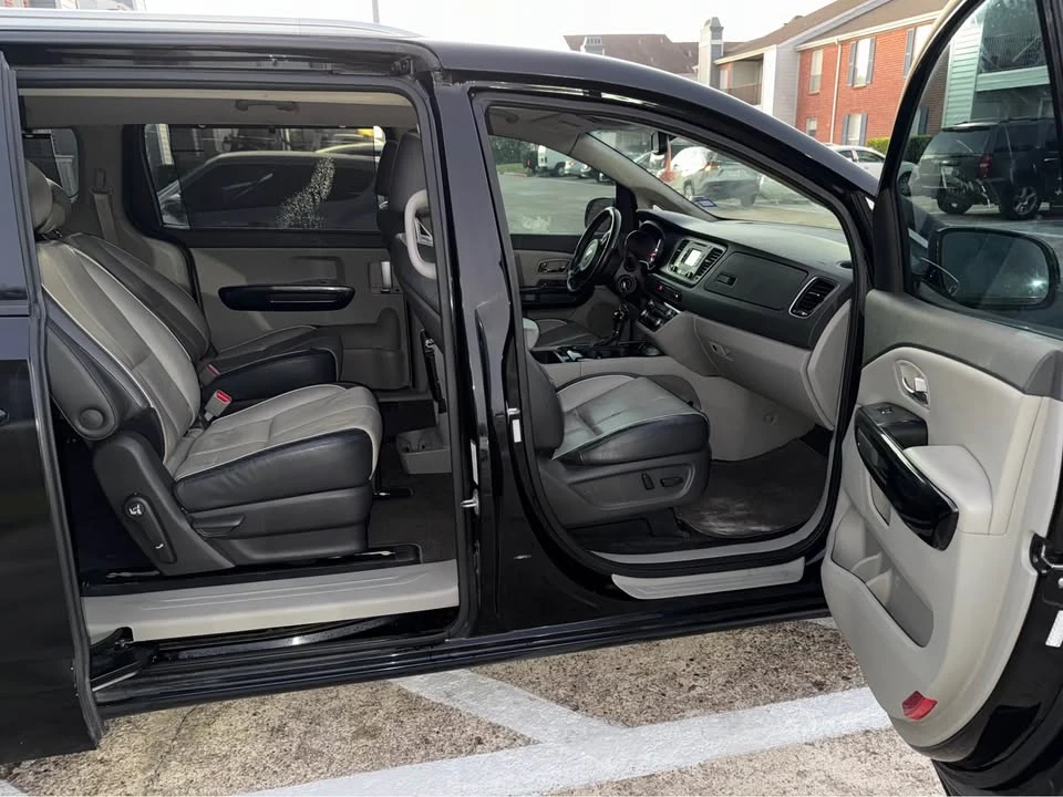 2016 Kia Carnival - Image 2 of 14