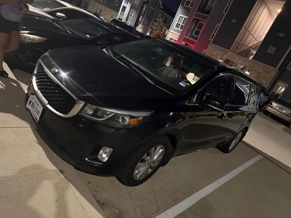 2016 Kia Carnival - Image 13 of 14