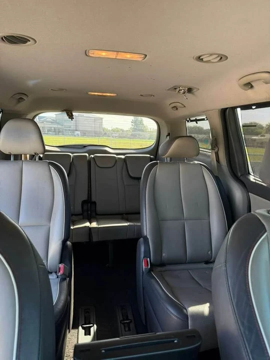 2016 Kia Carnival - Image 9 of 14