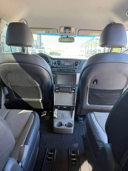 2016 Kia Carnival - Image 8 of 14