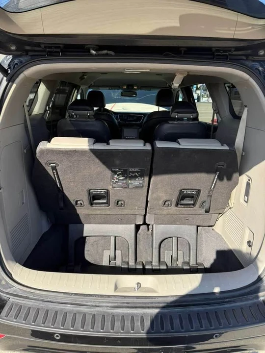 2016 Kia Carnival - Image 11 of 14