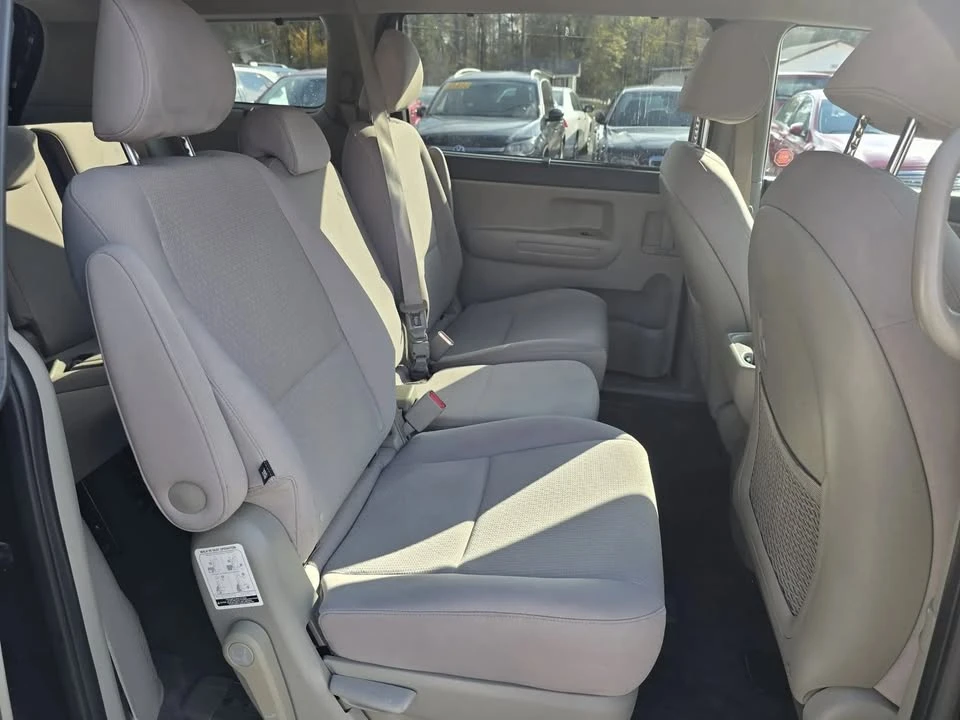 2016 Kia Carnival - Image 17 of 18