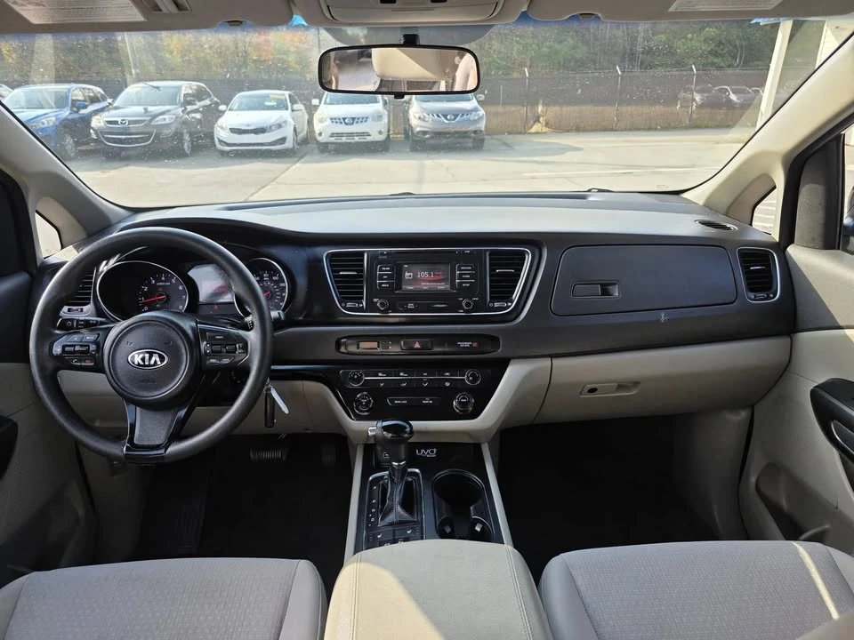 2016 Kia Carnival - Image 9 of 18