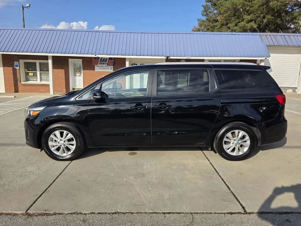 2016 Kia Carnival - Image 5 of 18