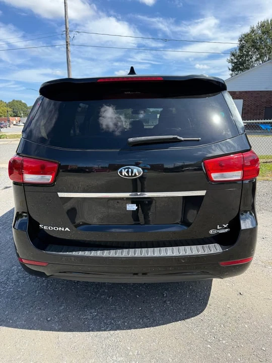 2016 Kia Carnival - Image 2 of 20