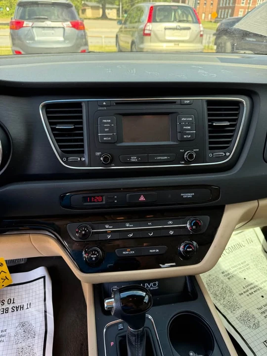 2016 Kia Carnival - Image 18 of 20