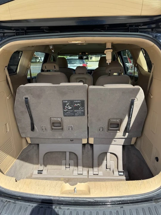 2016 Kia Carnival - Image 16 of 20