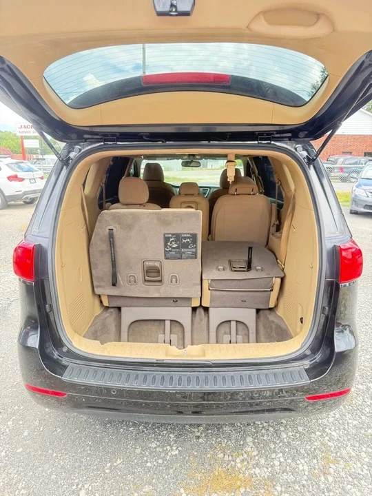 2016 Kia Carnival - Image 7 of 15
