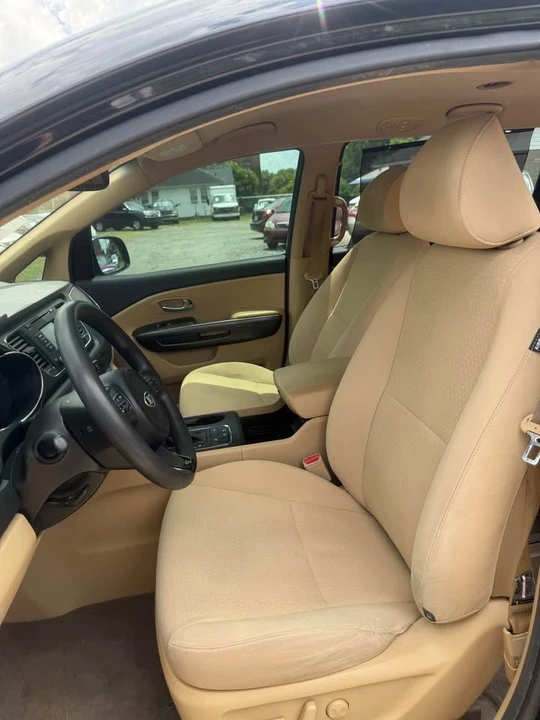 2016 Kia Carnival - Image 11 of 15