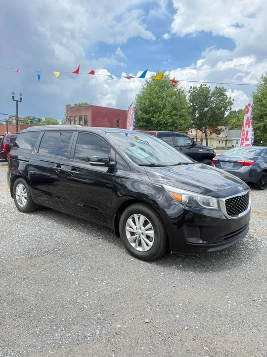 2016 Kia Carnival - Image 5 of 15