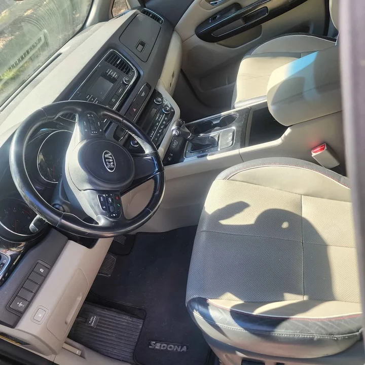 2016 Kia Carnival - Image 2 of 5