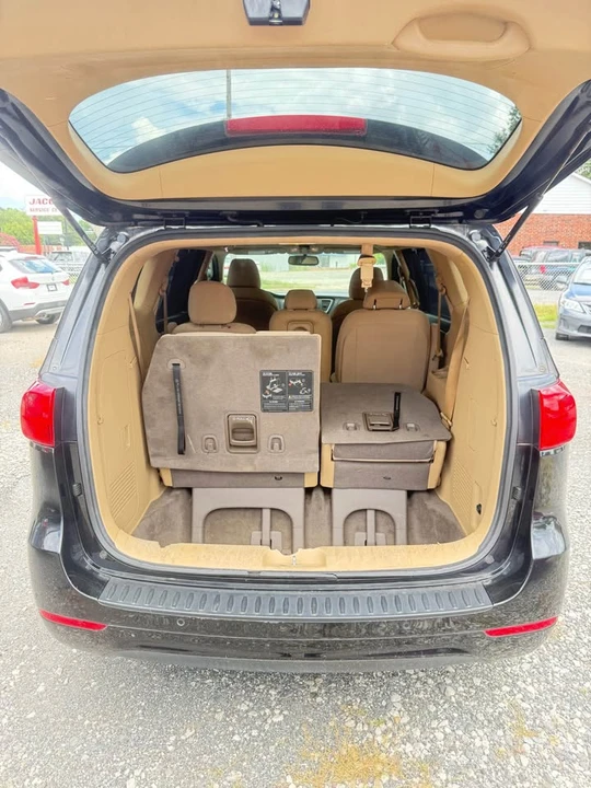 2016 Kia Carnival - Image 7 of 12
