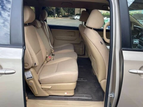 2016 Kia Carnival - Image 10 of 15