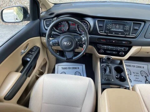 2016 Kia Carnival - Image 12 of 15