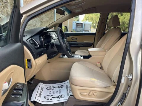 2016 Kia Carnival - Image 6 of 15