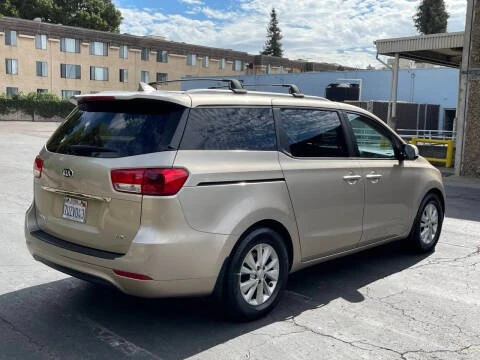 2016 Kia Carnival - Image 4 of 15