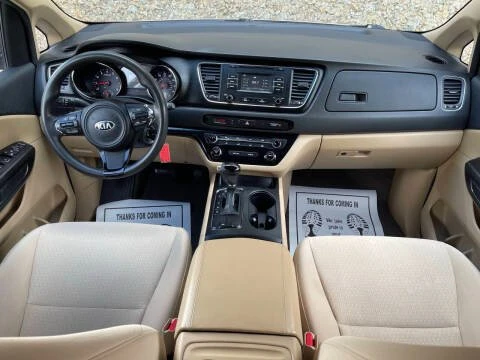 2016 Kia Carnival - Image 11 of 15