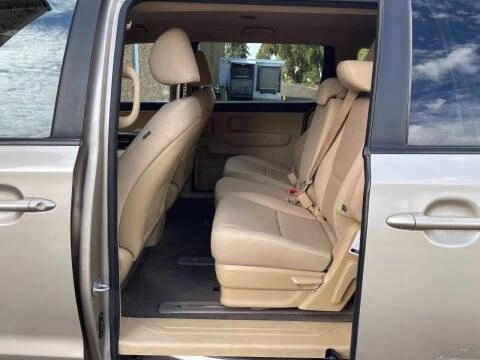 2016 Kia Carnival - Image 7 of 15
