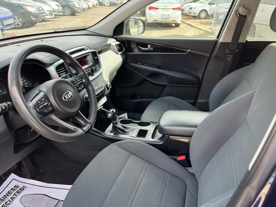 2016 Kia Sorento - Image 10 of 12