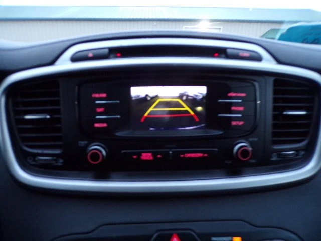 2016 Kia Sorento - Image 9 of 20