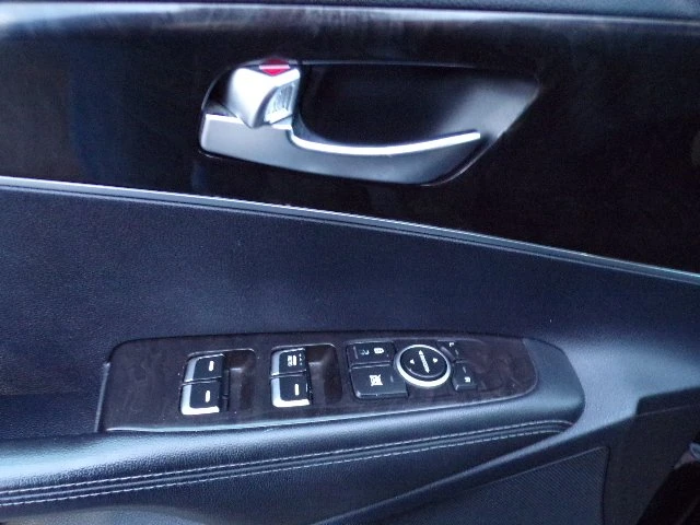 2016 Kia Sorento - Image 6 of 20
