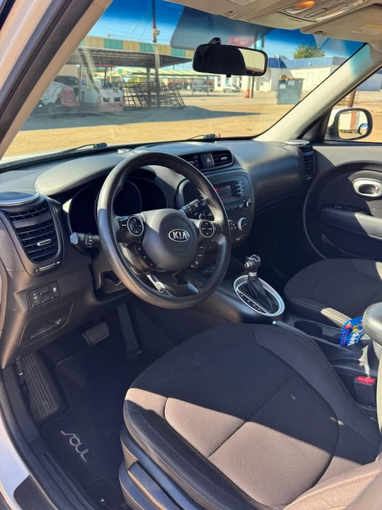 2016 Kia Soul - Image 10 of 17