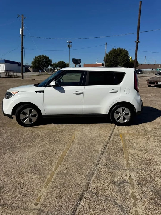 2016 Kia Soul - Image 11 of 17