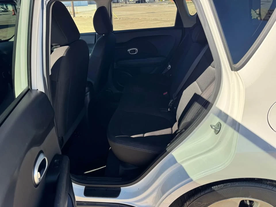 2016 Kia Soul - Image 8 of 17