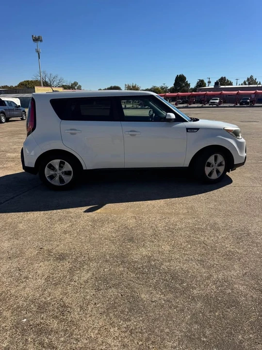 2016 Kia Soul - Image 12 of 17