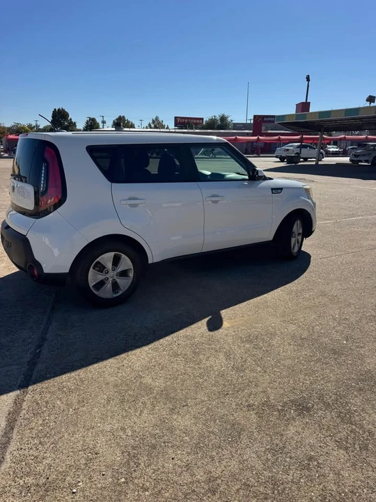 2016 Kia Soul - Image 13 of 17
