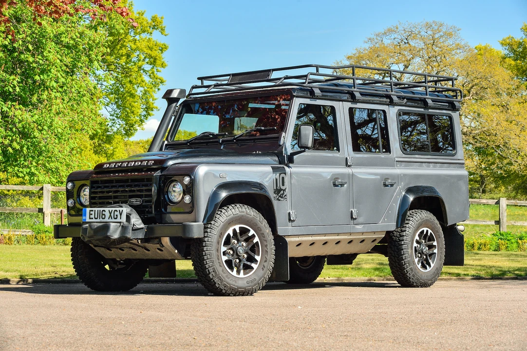 2016 Land Rover Defender 110 - Image 19 of 31