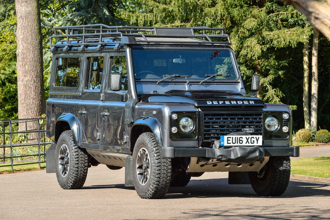 2016 Land Rover Defender 110 - Image 10 of 31