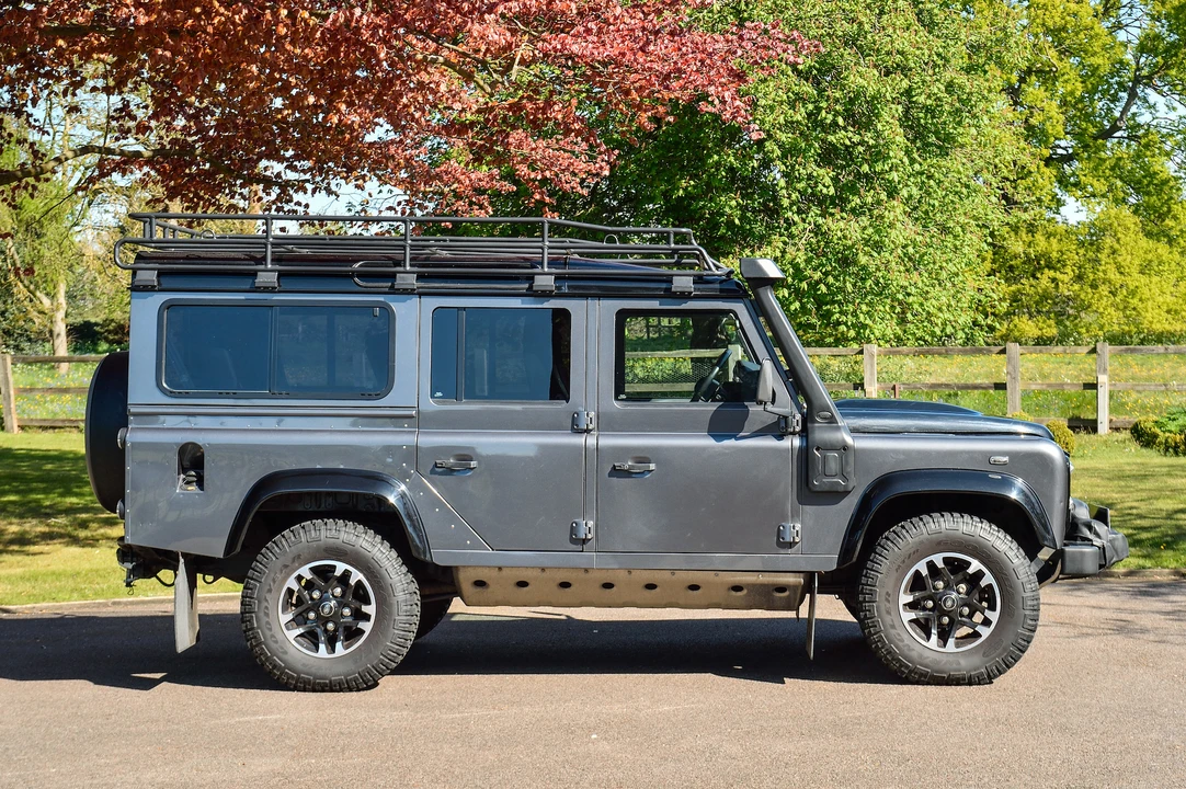 2016 Land Rover Defender 110 - Image 9 of 31