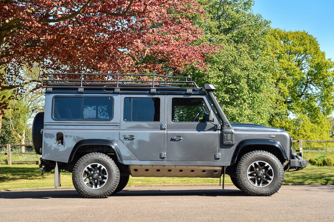 2016 Land Rover Defender 110 - Image 17 of 31