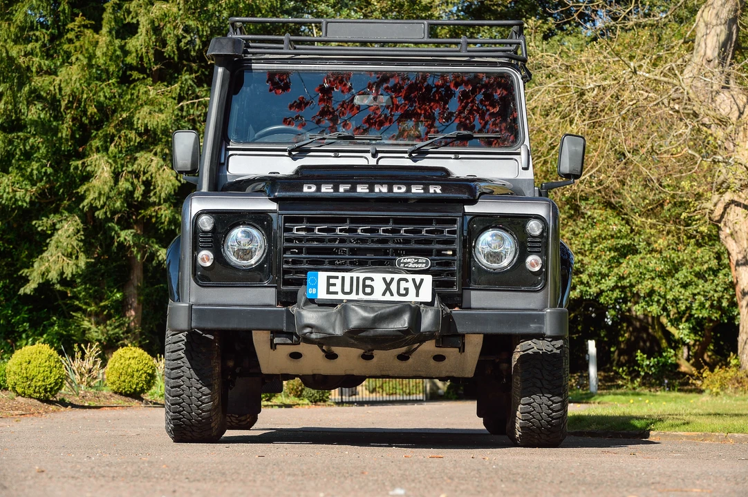 2016 Land Rover Defender 110 - Image 11 of 31