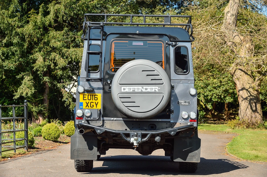 2016 Land Rover Defender 110 - Image 15 of 31