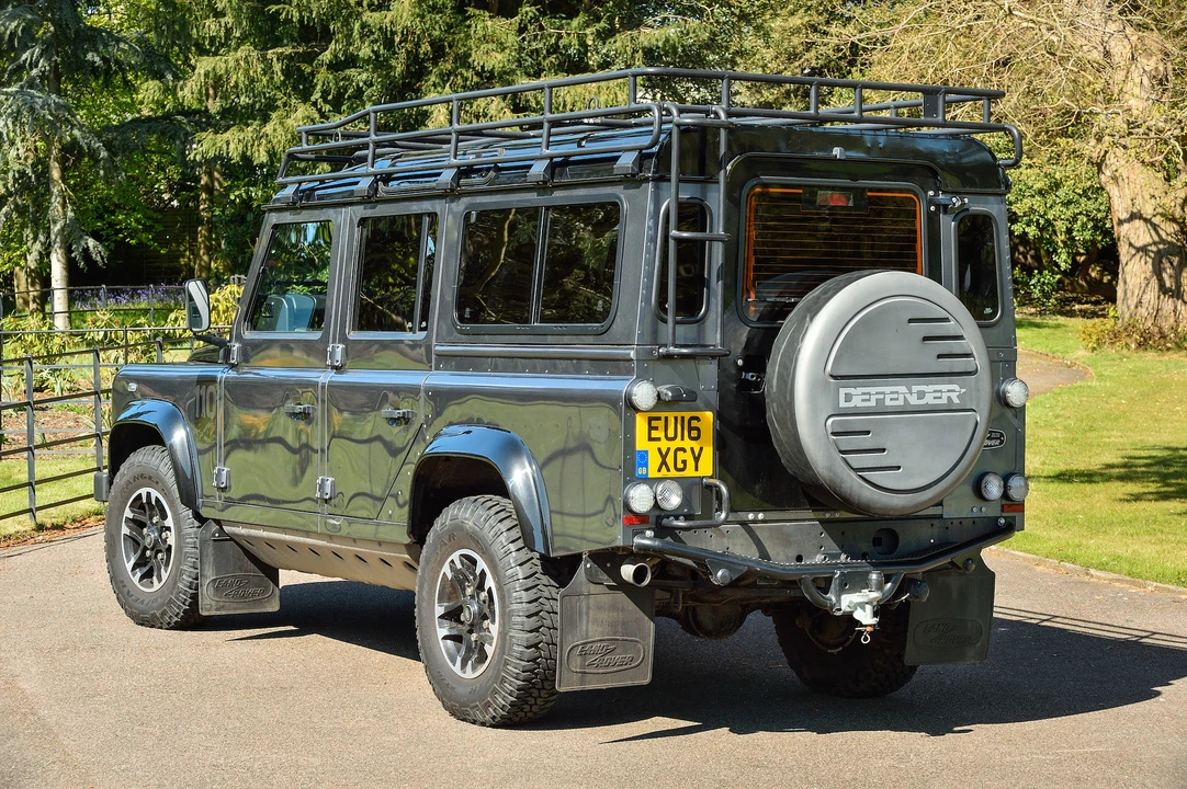 2016 Land Rover Defender 110 - Image 6 of 31