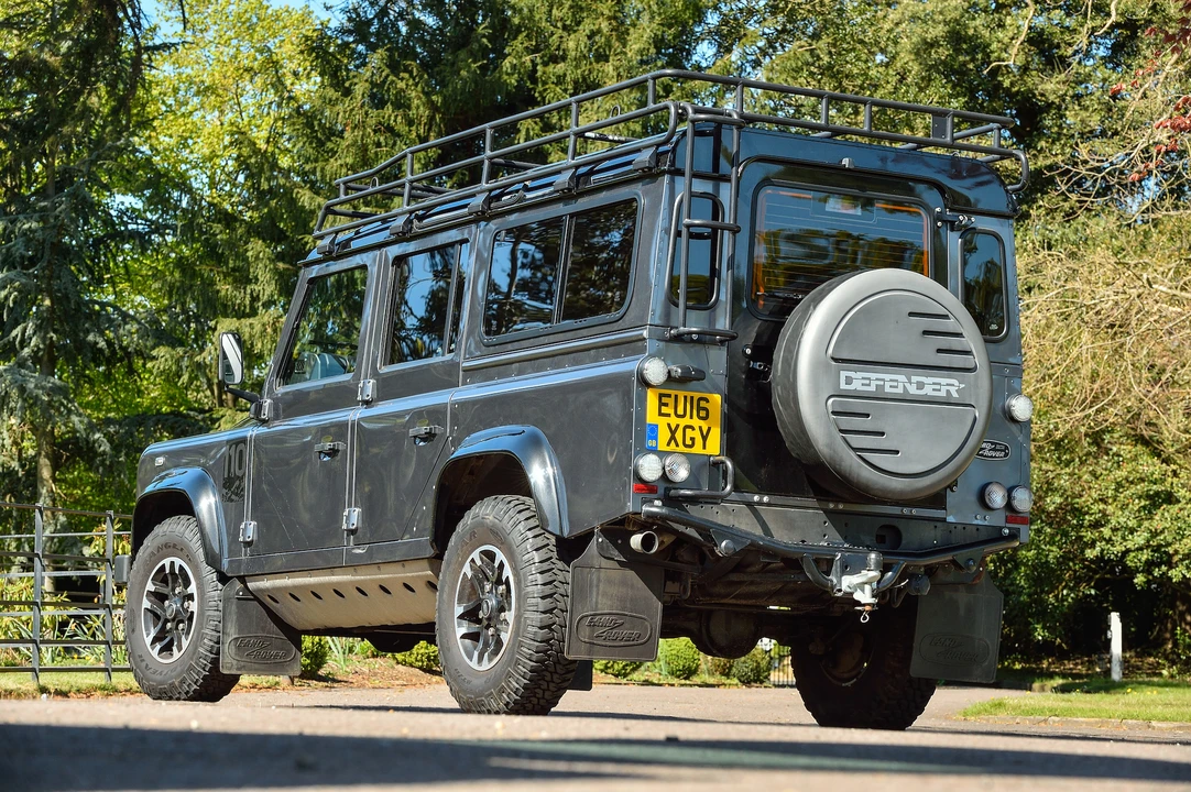2016 Land Rover Defender 110 - Image 14 of 31