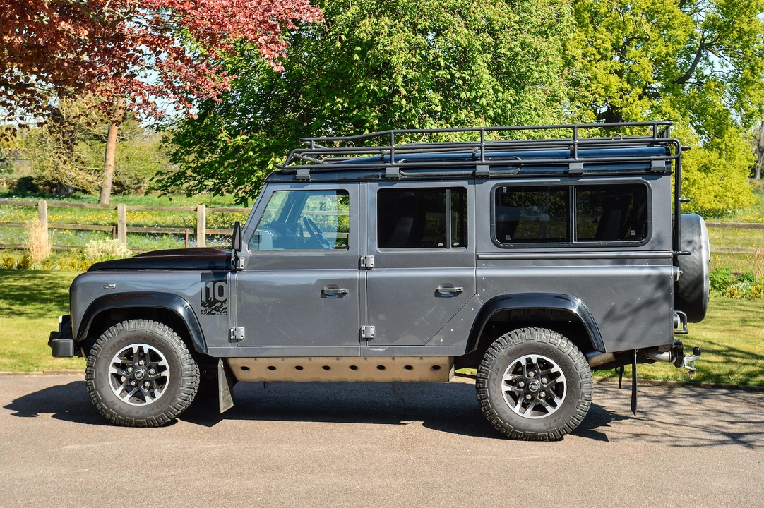 2016 Land Rover Defender 110 - Image 13 of 31