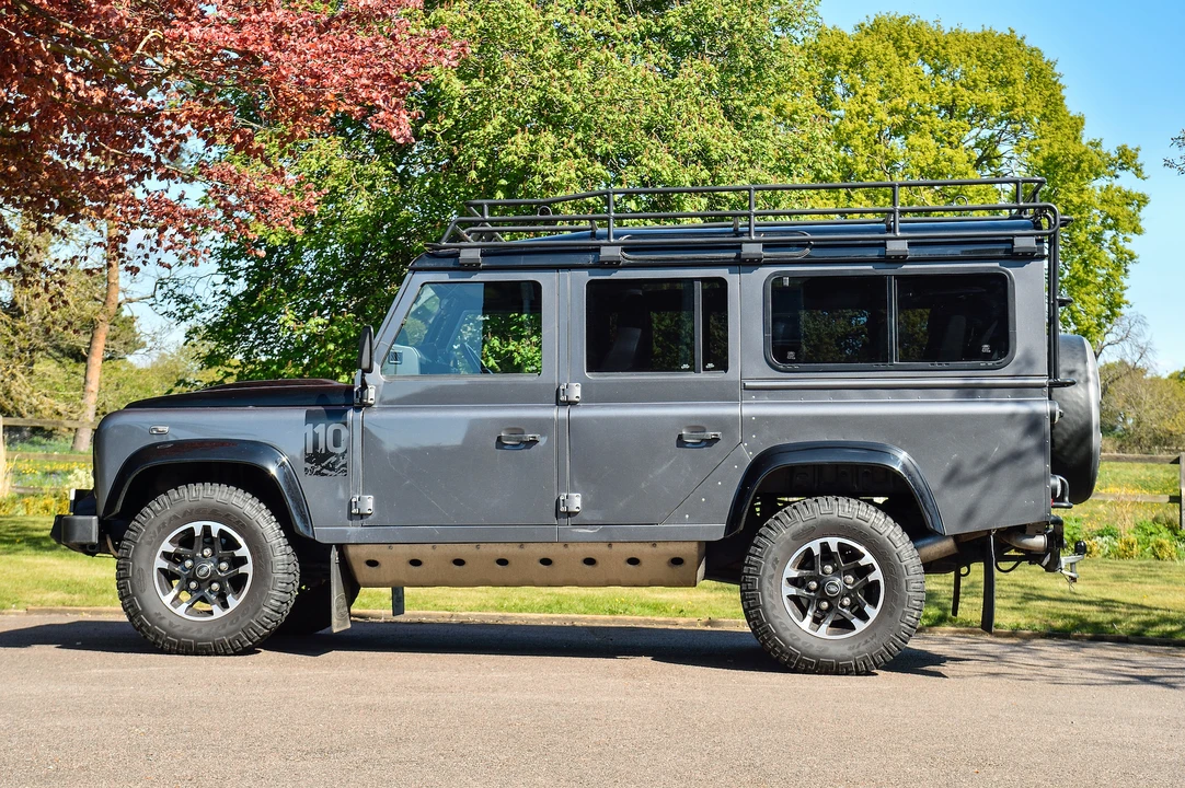 2016 Land Rover Defender 110 - Image 5 of 31