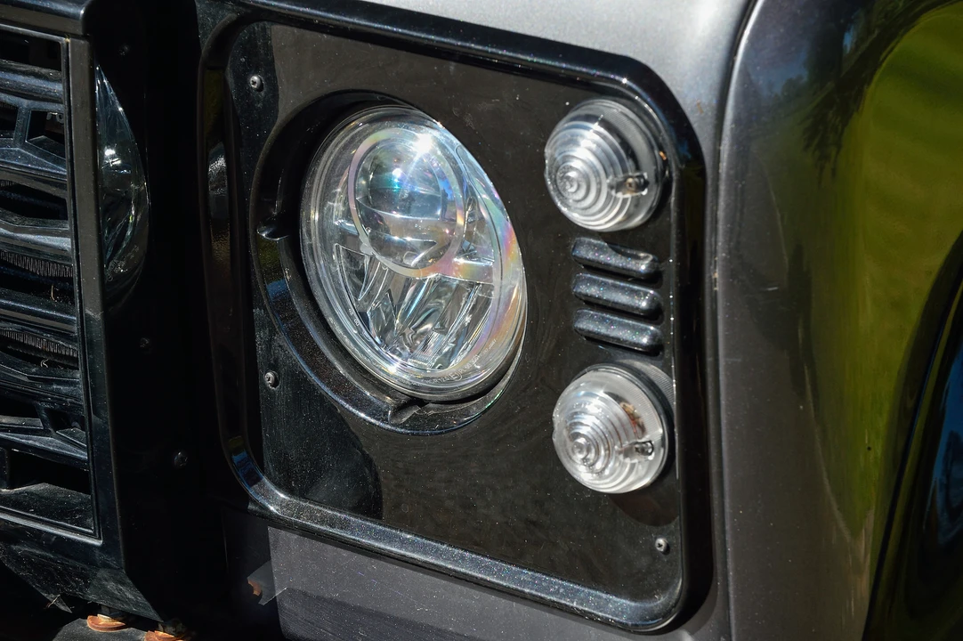2016 Land Rover Defender 110 - Image 25 of 31