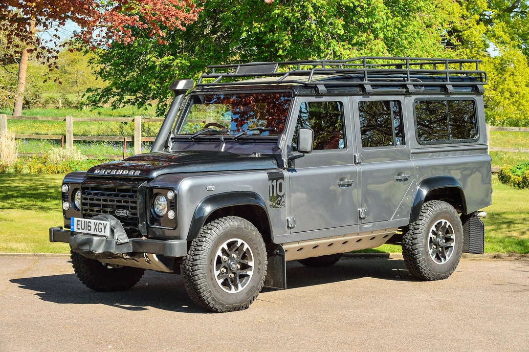 2016 Land Rover Defender 110 - Image 12 of 31